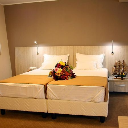 Nemo Hotel Brăila Екстериор снимка