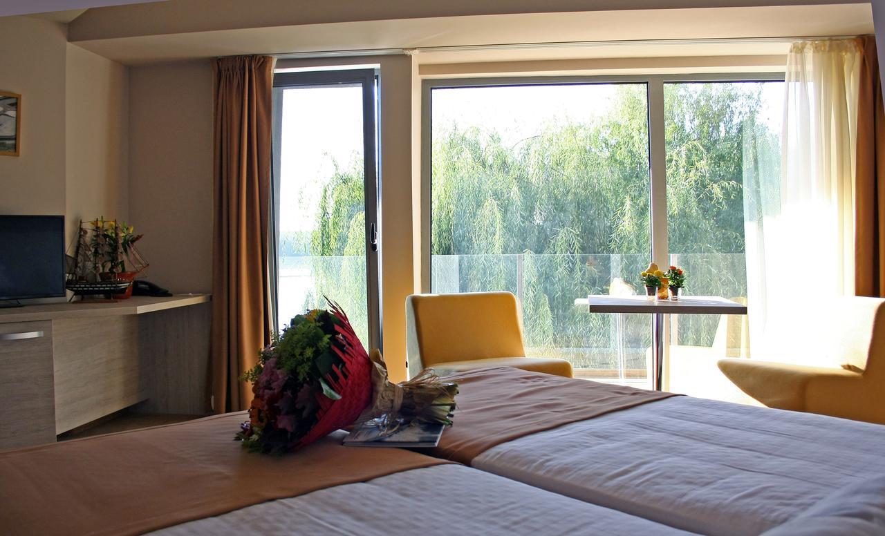 Nemo Hotel Brăila Екстериор снимка
