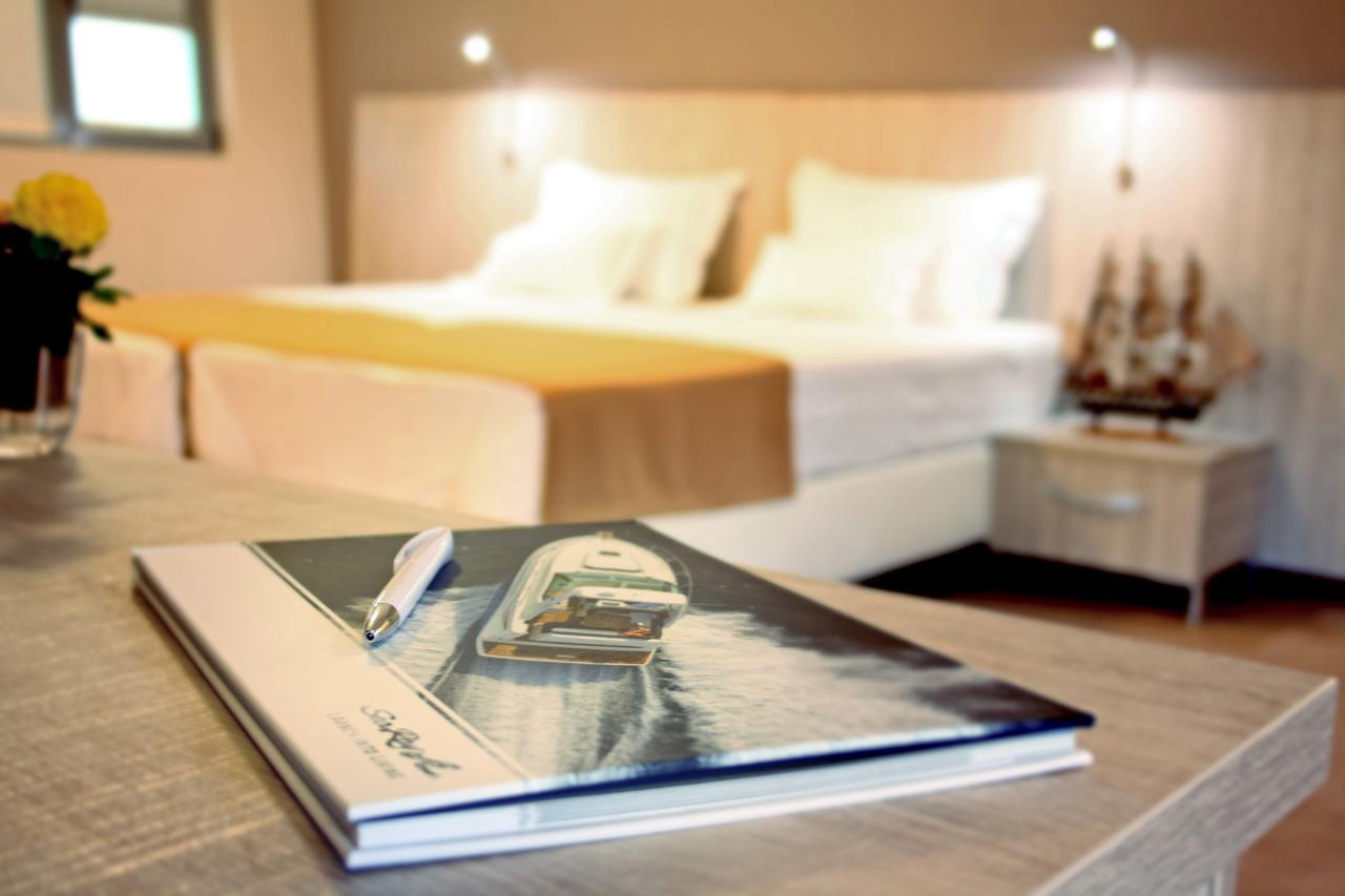 Nemo Hotel Brăila Екстериор снимка