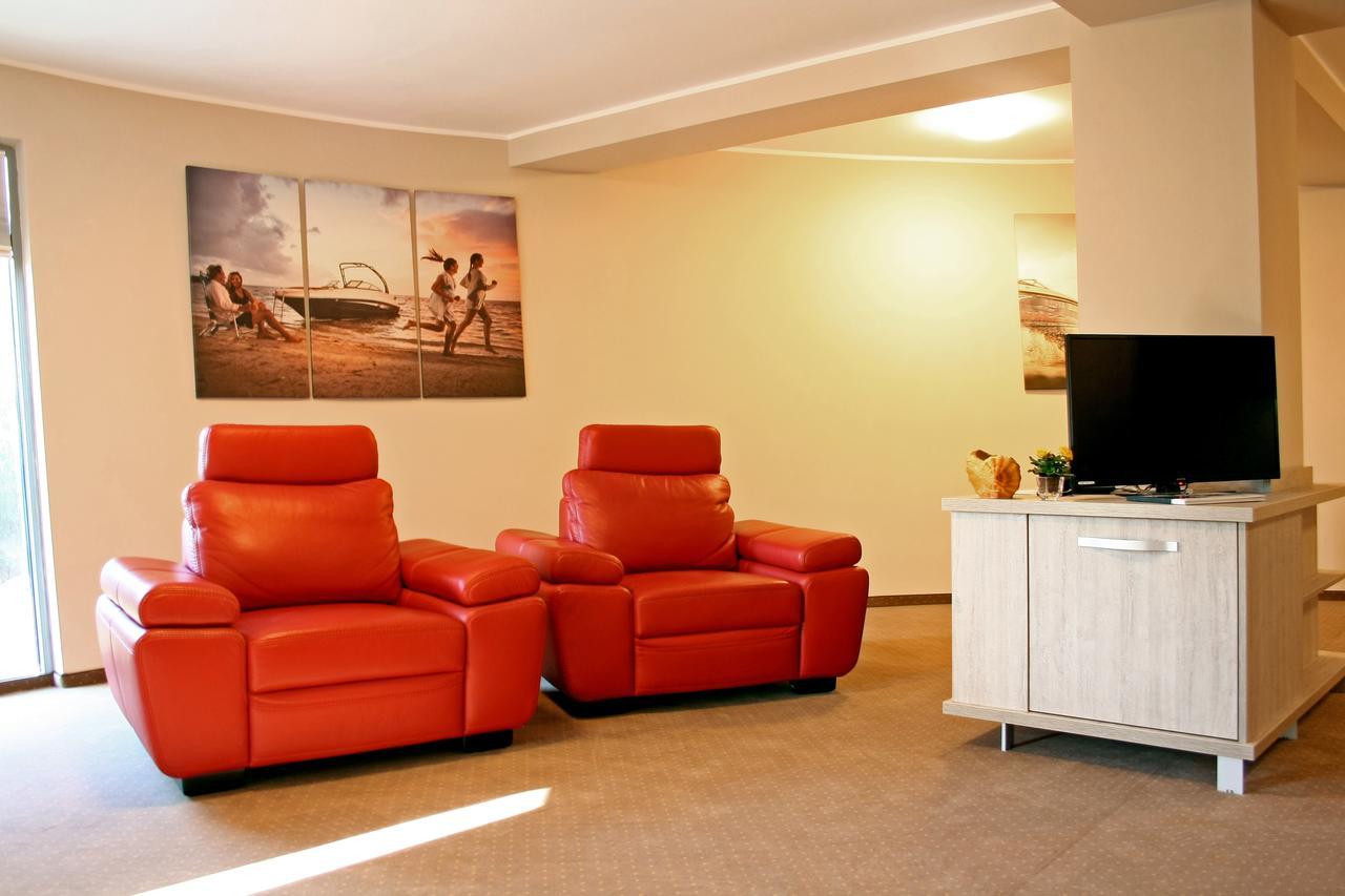 Nemo Hotel Brăila Екстериор снимка