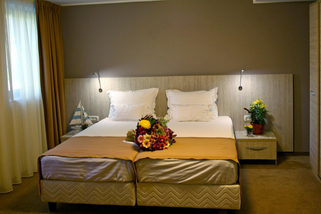 Nemo Hotel Brăila Екстериор снимка
