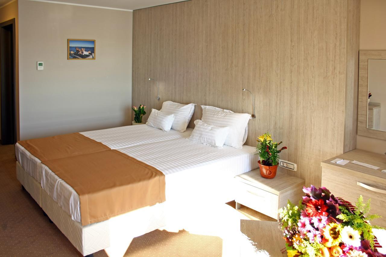 Nemo Hotel Brăila Екстериор снимка