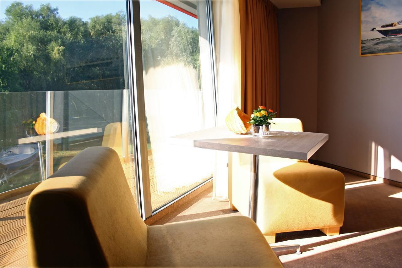 Nemo Hotel Brăila Екстериор снимка