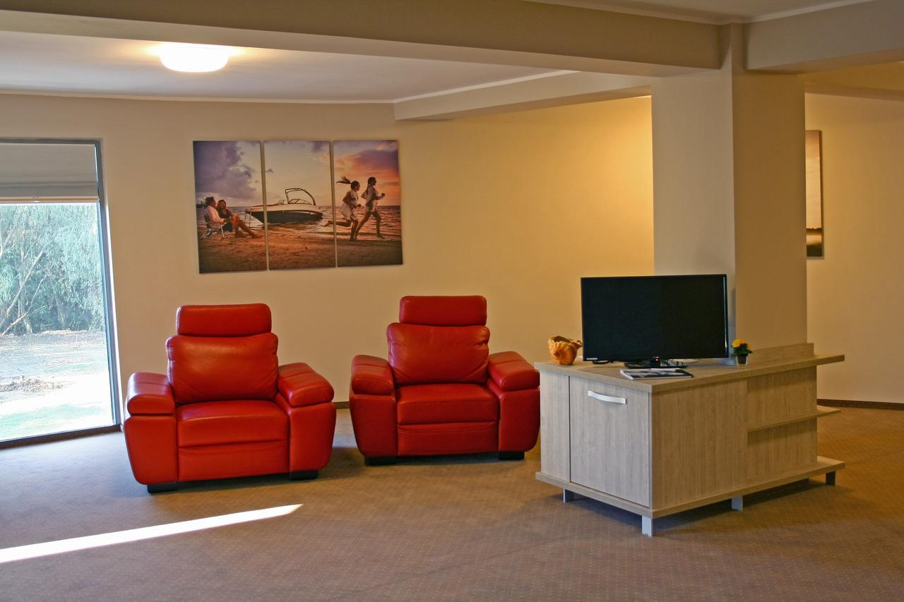 Nemo Hotel Brăila Екстериор снимка