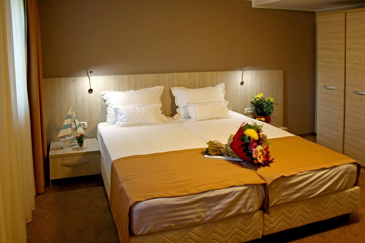 Nemo Hotel Brăila Екстериор снимка