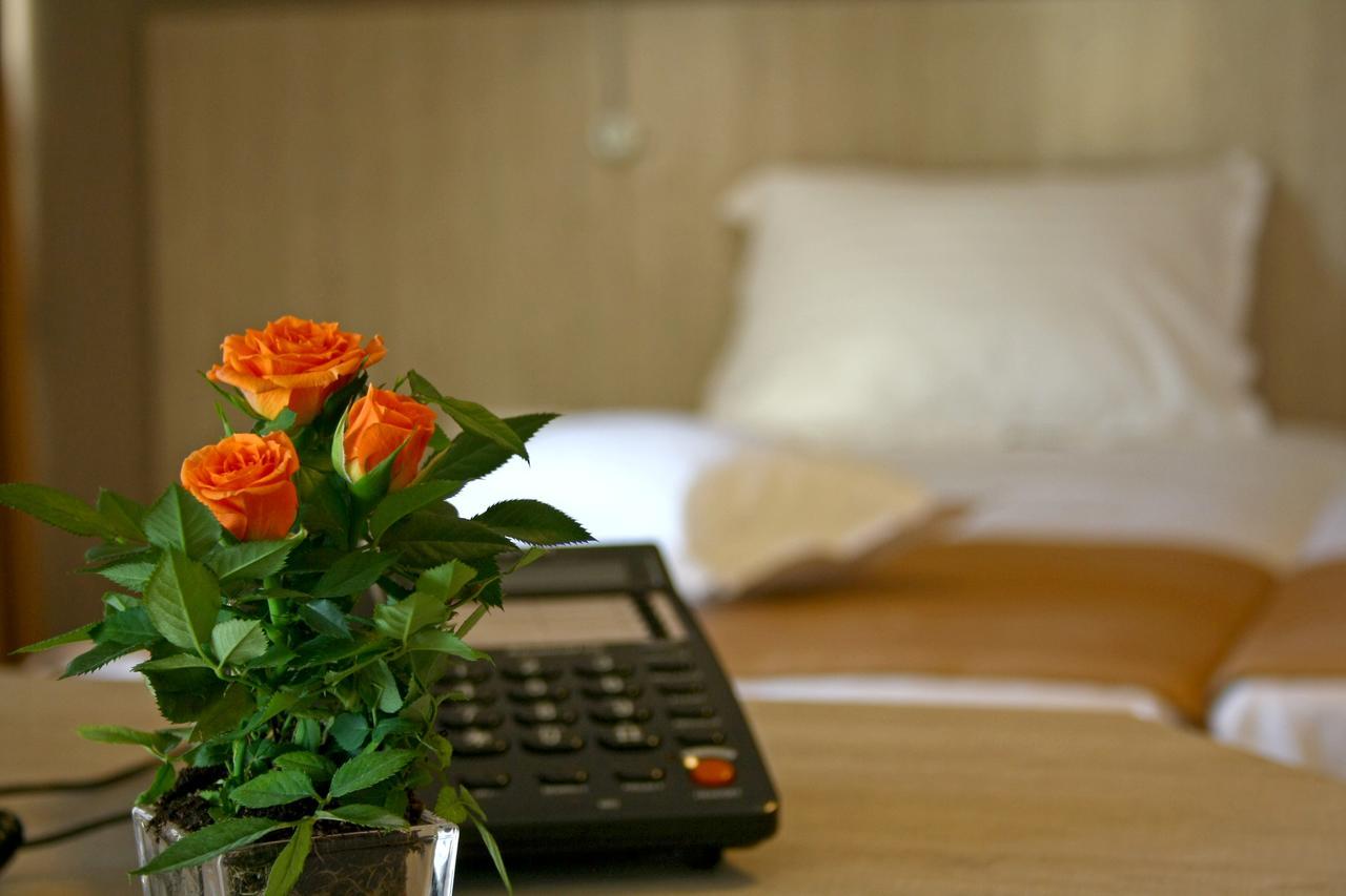 Nemo Hotel Brăila Екстериор снимка