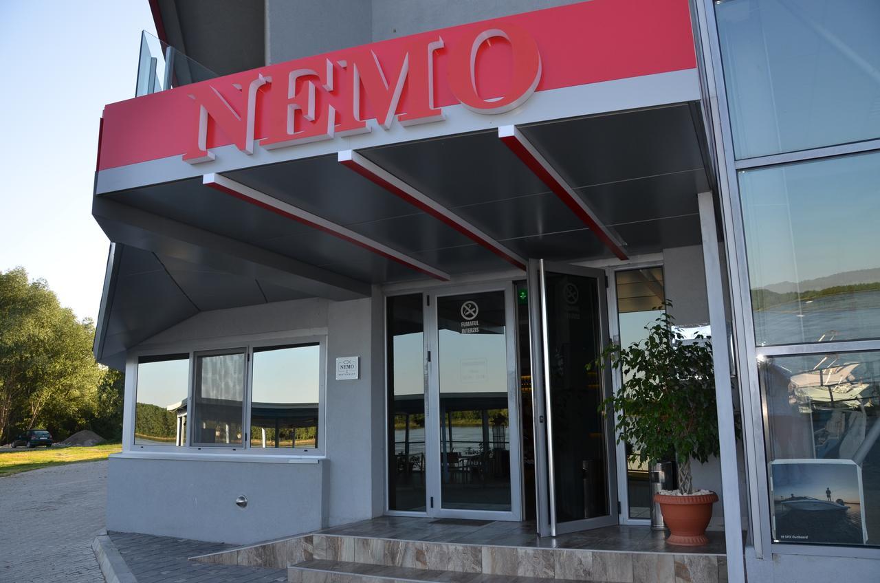 Nemo Hotel Brăila Екстериор снимка